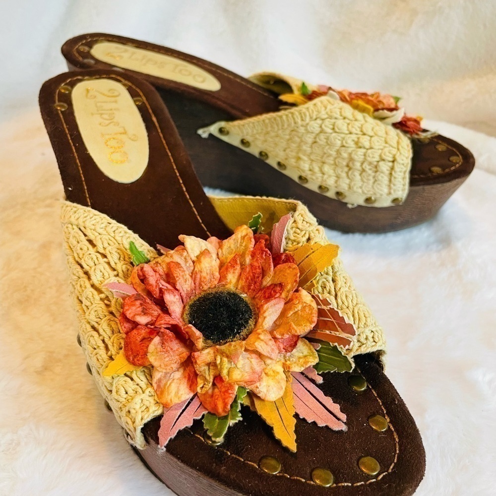 NWOT 2 Lips Too beige wedge sandals size 10